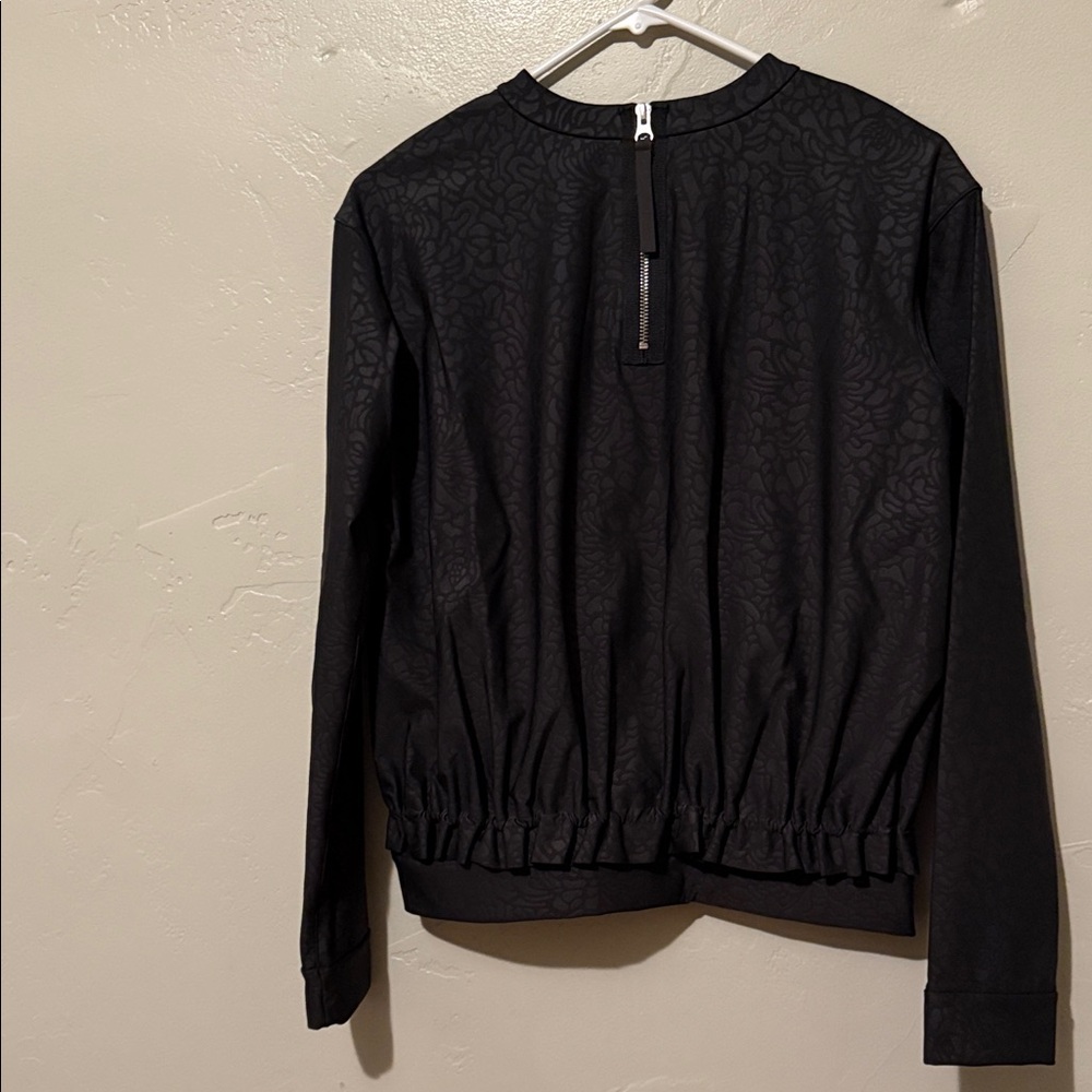 Lululemon Athletica Black Patterned Sweatshirt with Ruched Back Hemline - Picture 5 of 10